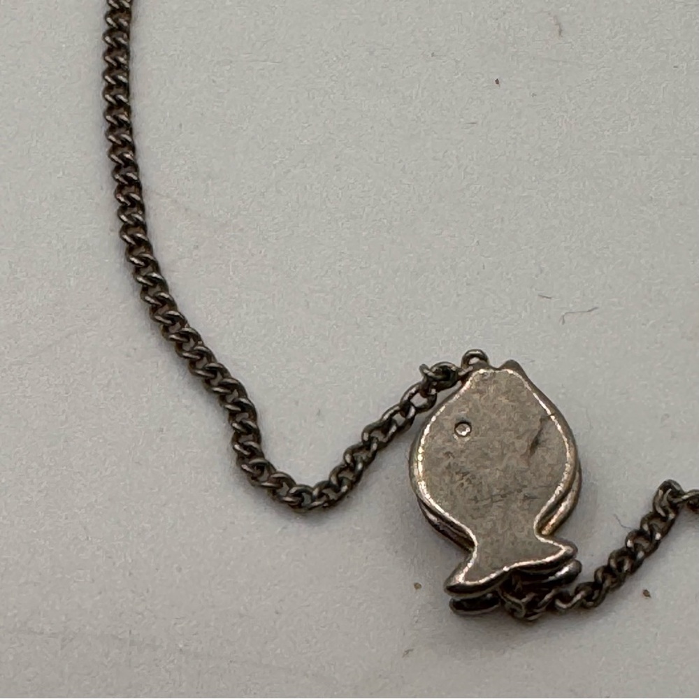 Vintage Silvertone Fish Pendant Necklace short beach vacation summer - Picture 2 of 4